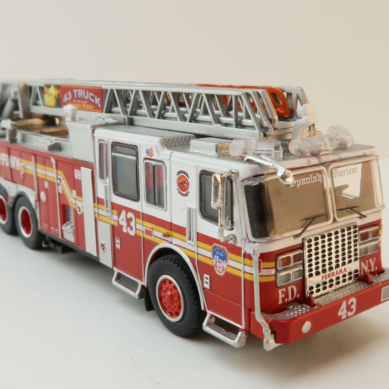 PCX87 - Ferrara Ultra Ladder 43 Fire Department New York Manhattan 2013 - Scale 1:87 !!! Second Paint issue !!!