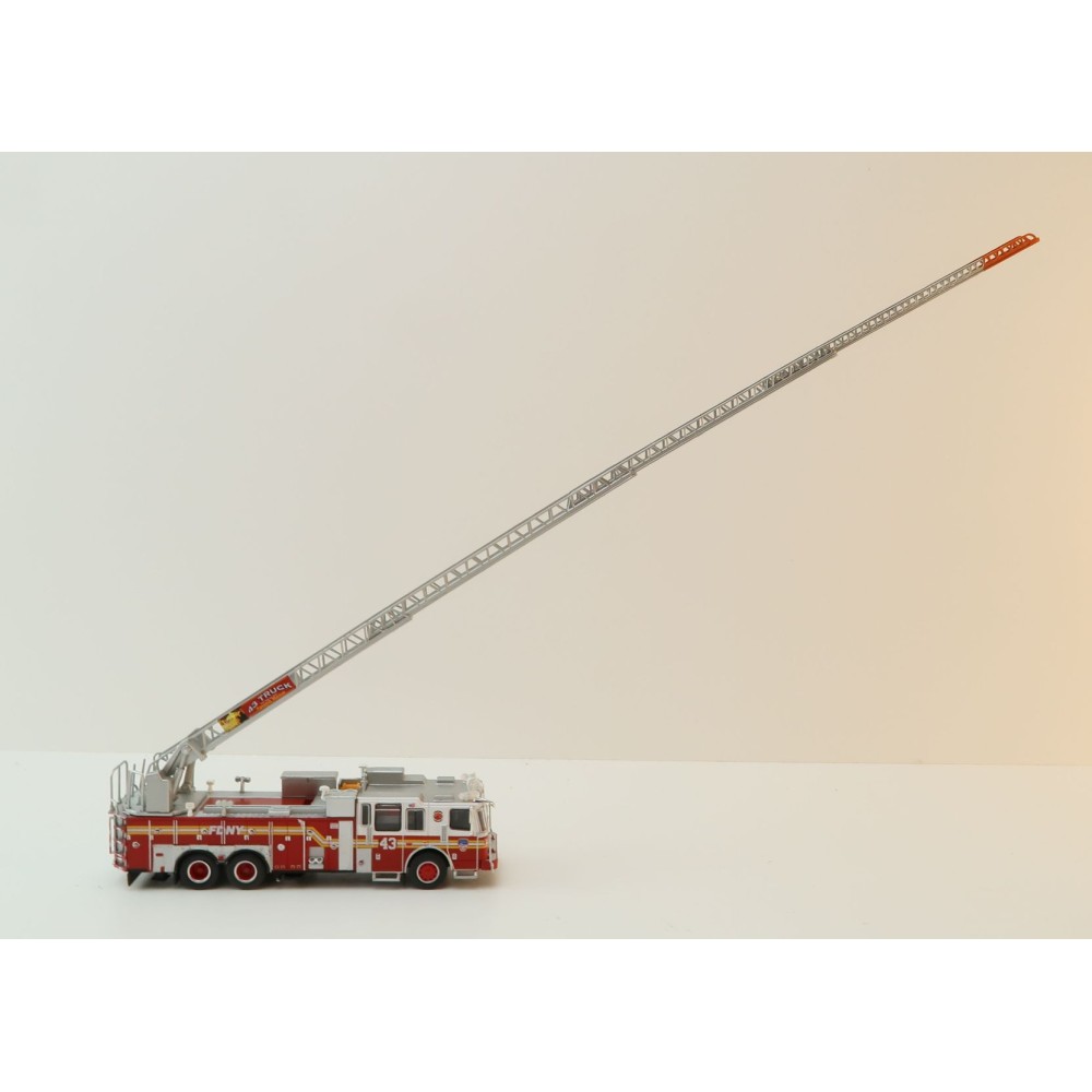 PCX87 - Ferrara Ultra Ladder 43 Fire Department New York Manhattan 2013 - Scale 1:87 !!! Second Paint issue !!!