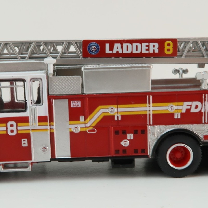 PCX87 - Ferrara Ultra Ladder 8 Fire Department New York Manhattan Tribaca - Scale 1:87 !!! Second Paint issue !!!