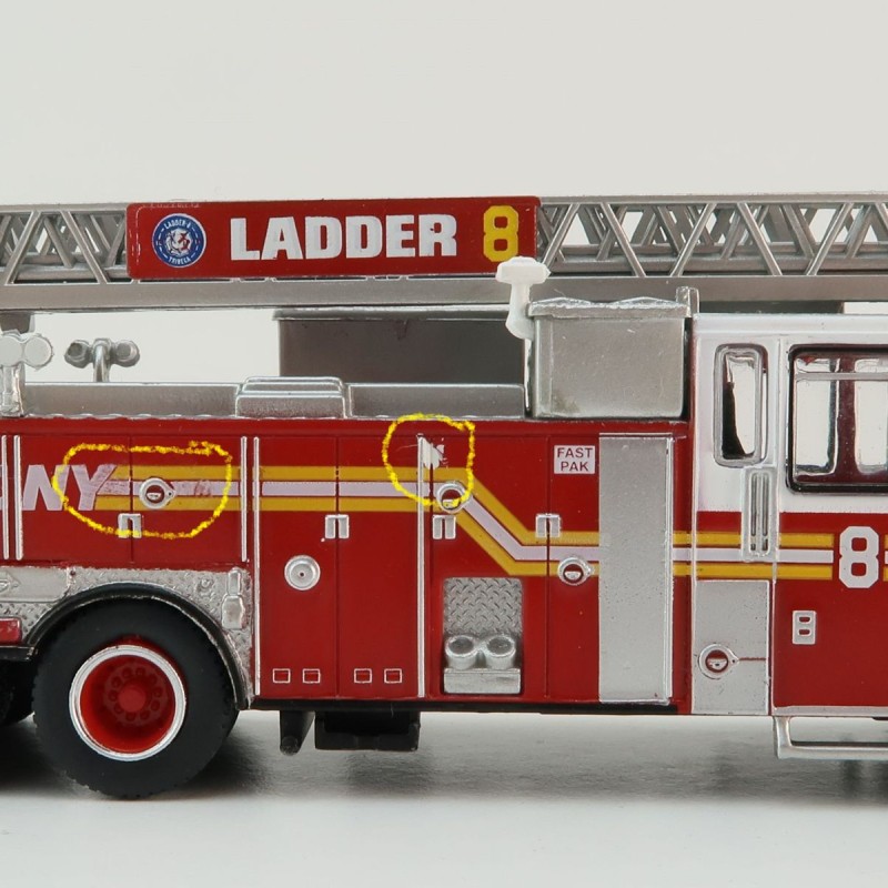 PCX87 - Ferrara Ultra Ladder 8 Fire Department New York Manhattan Tribaca - Scale 1:87 !!! Second Paint issue !!!