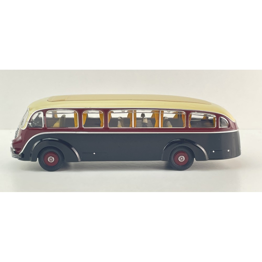 Premium ClassiXXs B66042537 - Mercedes-Benz LO 3500 Streamlined Bus Conference Coach 1936 - Scale 1:43