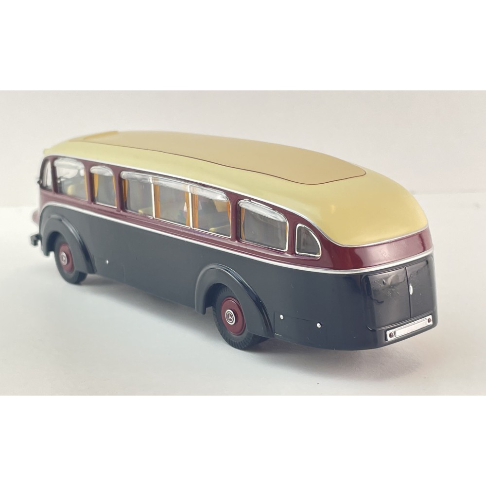 Premium ClassiXXs B66042537 - Mercedes-Benz LO 3500 Streamlined Bus Conference Coach 1936 - Scale 1:43
