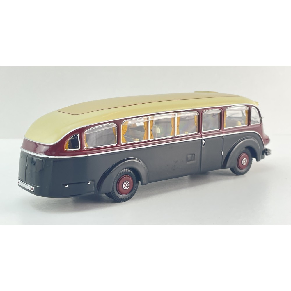 Premium ClassiXXs B66042537 - Mercedes-Benz LO 3500 Streamlined Bus Conference Coach 1936 - Scale 1:43