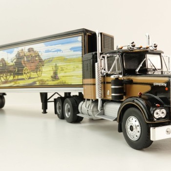 WERK83 W83431001 - Kenworth W925 6x4 Truck with Box Trailer Smokey and the Bandit - Scale 1:43