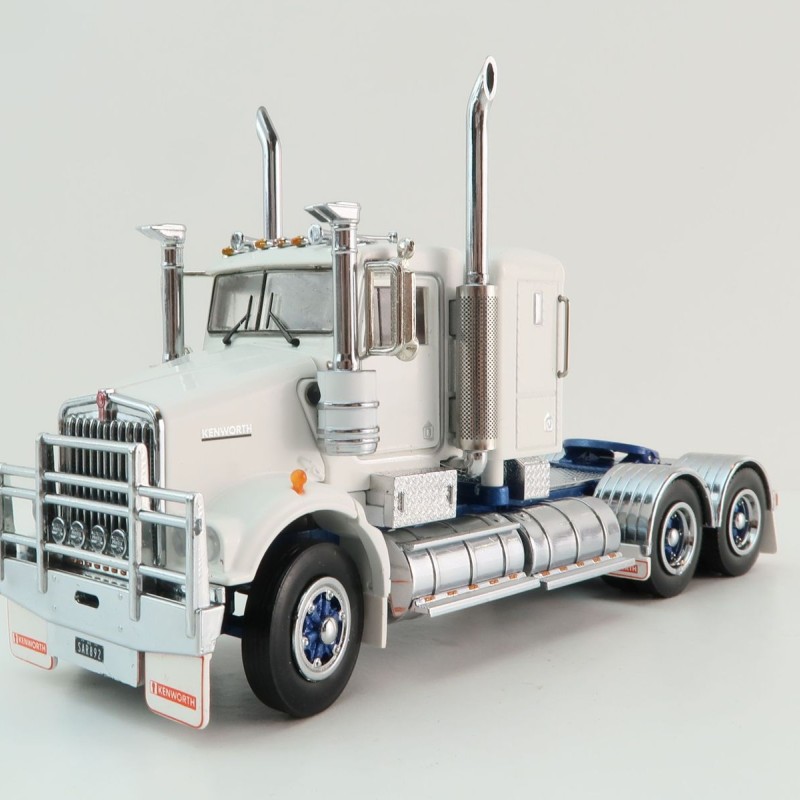 Iconic Replicas - Kenworth W900 SAR 6x4 Lowline Bunk Truck White Blue Spider - Scale 1:50