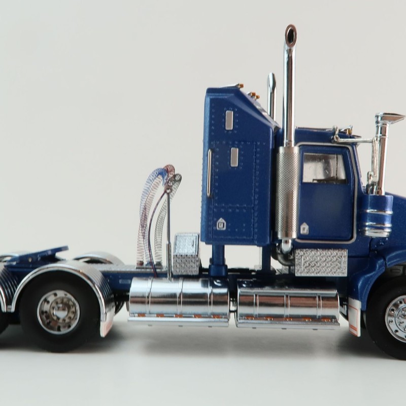 Iconic Replicas - Kenworth W900 SAR Aerodyne 6x4 Truck Metallic Blue - Scale 1:50