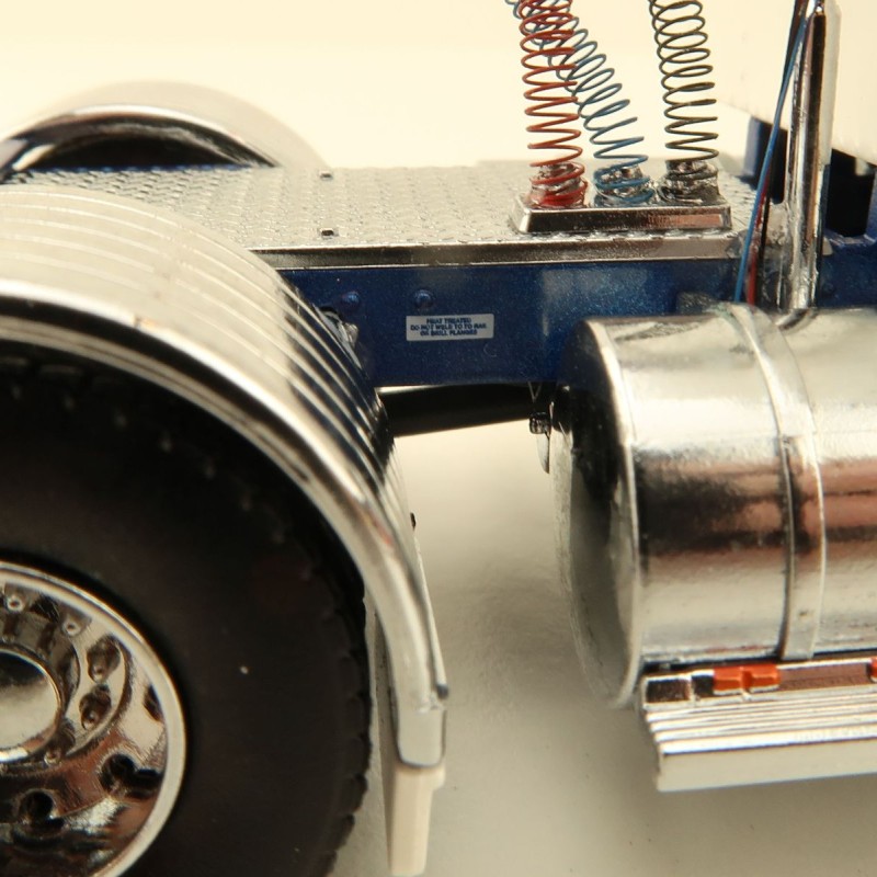 Iconic Replicas - Australian Kenworth W900 6x4 Prime Mover Truck White Blue Metallic - Scale 1:50