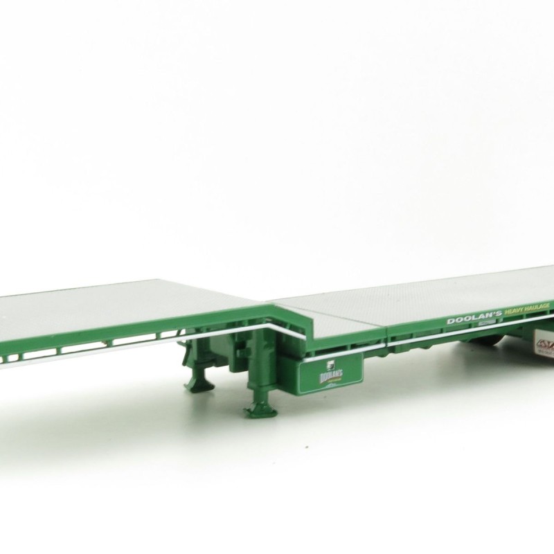 Iconic Replicas - Custom Transport Equipment CTE 45' Extendable Drop Deck Trailer with 3axle Dolly Doolans - Scale 1:50