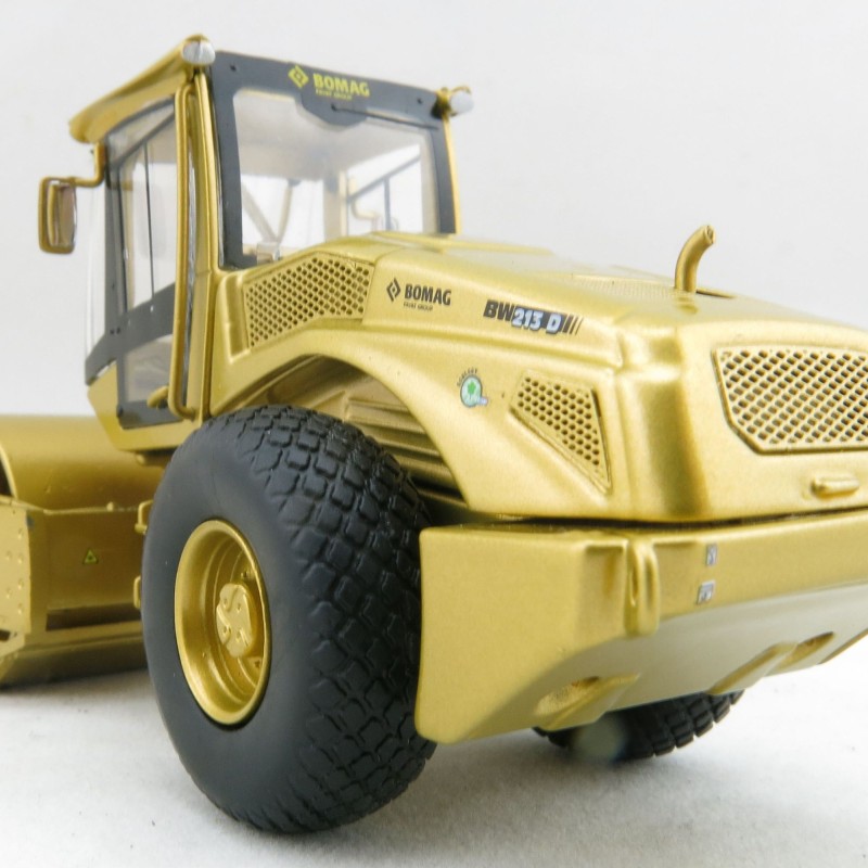 Kaster Scale Models K213 GOLD Bomag BW 213 D-5 SINGLE DRUM ROLLER Limited Gold Edition Scale 1:50