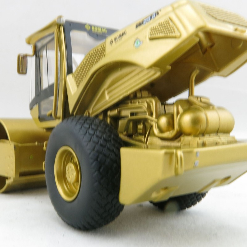 Kaster Scale Models K213 GOLD Bomag BW 213 D-5 SINGLE DRUM ROLLER Limited Gold Edition Scale 1:50