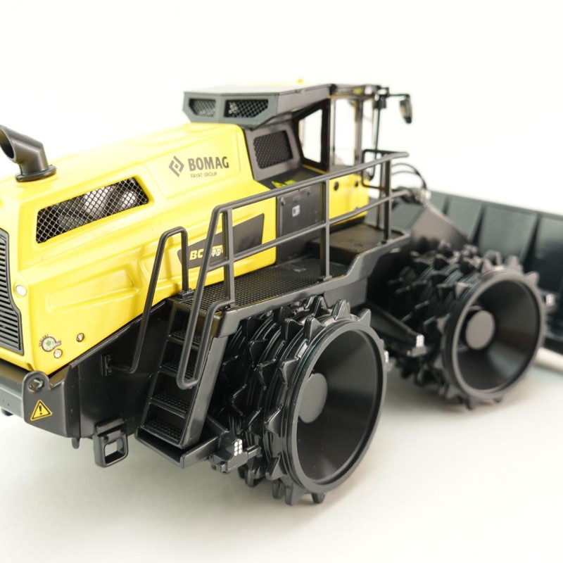 Kaster Scale Models WM103339 Bomag BC 1173 RB REFUSE COMPACTOR Loader Scale 1:50