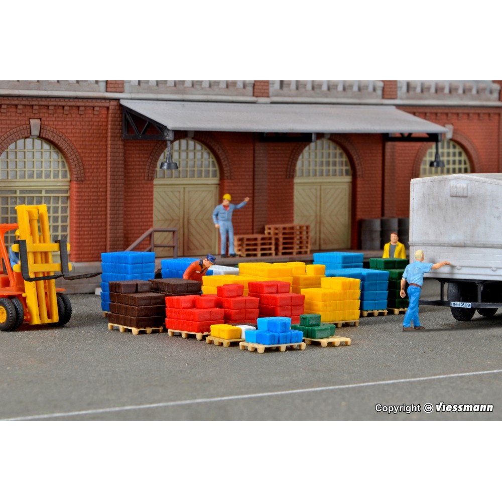 Kibri 38662 - Beverage Crates On Pallets Model Kit - Scale 1:87