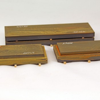 Ladegueter Bauer 01061 - 3x Large Rusted Steel Slabs on Transport Frame - Scale 1:50