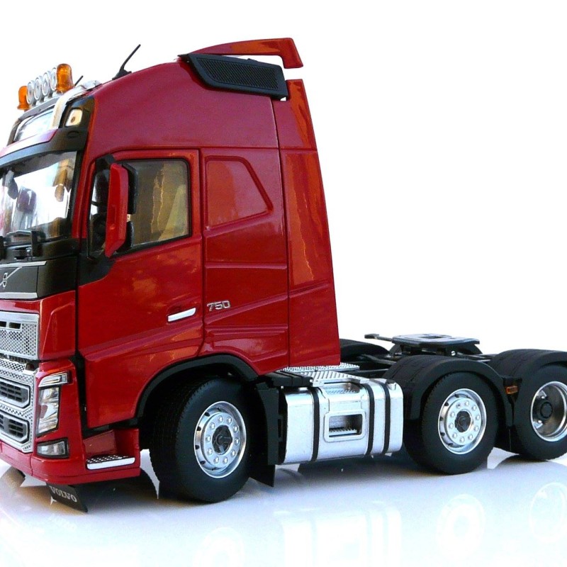 Marge Models 1811-03 - Volvo FH16 6x2 Truck Prime Mover Red - Scale 1:32