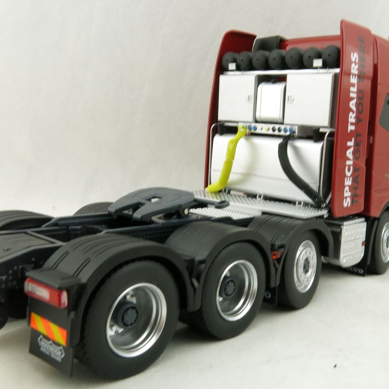 Marge Models 1915-02-01 - Volvo FH16 8x4 Red Truck Prime Mover Nooteboom - Scale 1:32