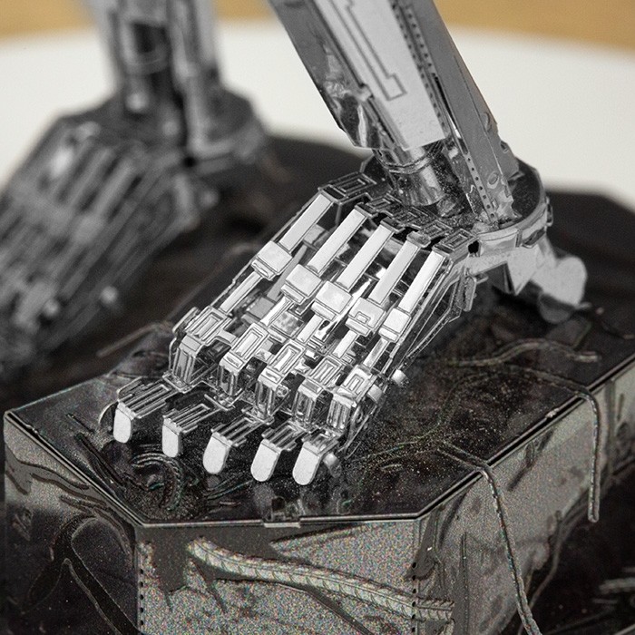 Metal Earth 3D ICONX Laser Cut DIY Model KIT The Terminator T-800 Endoskeleton Premium Series