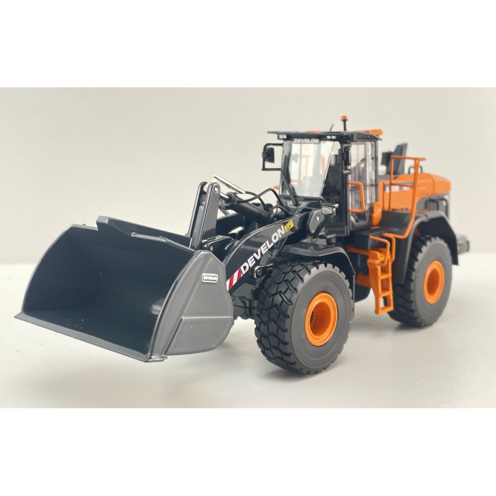 Develon - Develon DL867 Wheel Loader Diecast - Scale 1:50