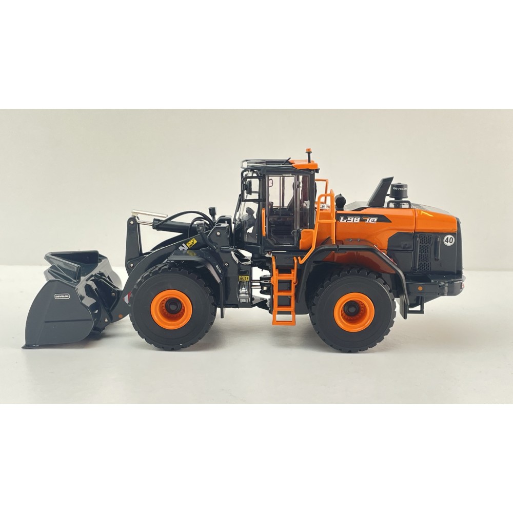 Develon - Develon DL867 Wheel Loader Diecast - Scale 1:50