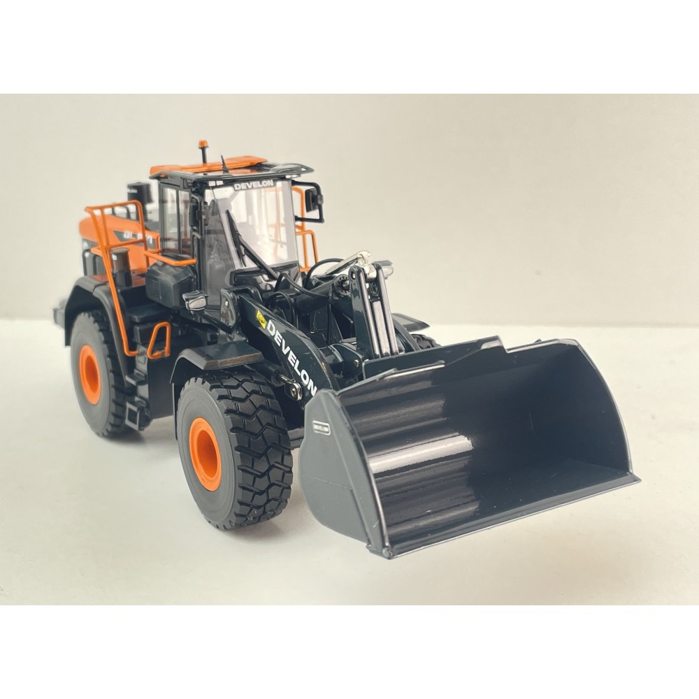 Develon - Develon DL867 Wheel Loader Diecast - Scale 1:50