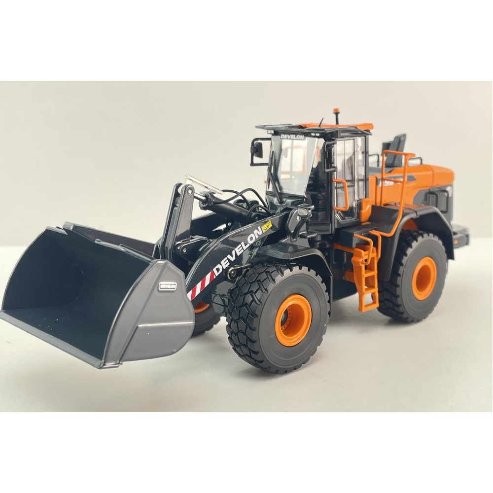 Develon - Develon DL867 Wheel Loader Diecast - Scale 1:50