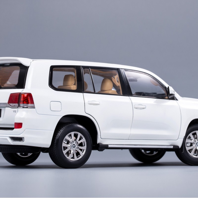 Keng Fai - Toyota Land Cruiser SUV 2020 Right Hand Drive RHD White - Scale 1:18