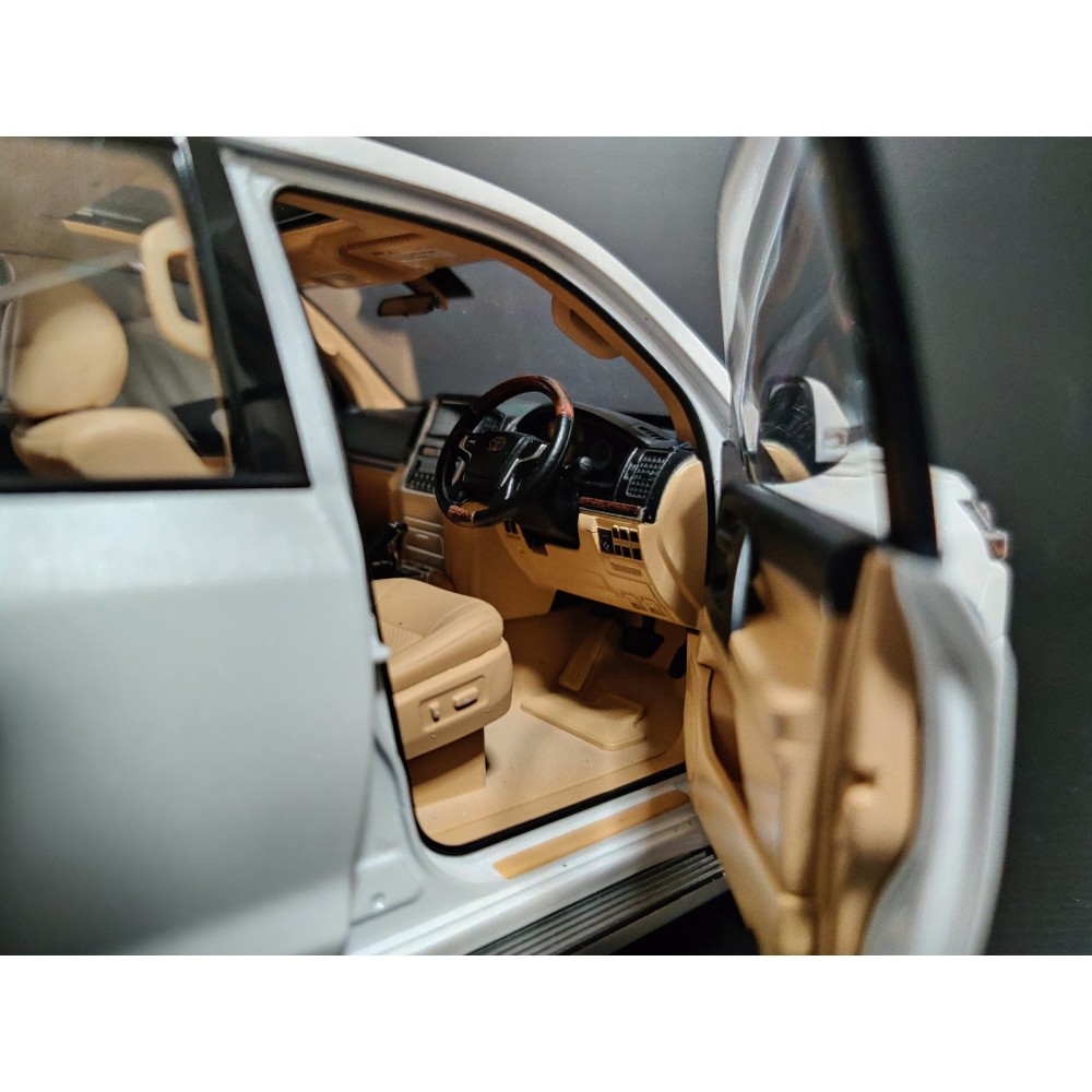 Keng Fai - Toyota Land Cruiser SUV 2020 Right Hand Drive RHD White - Scale 1:18