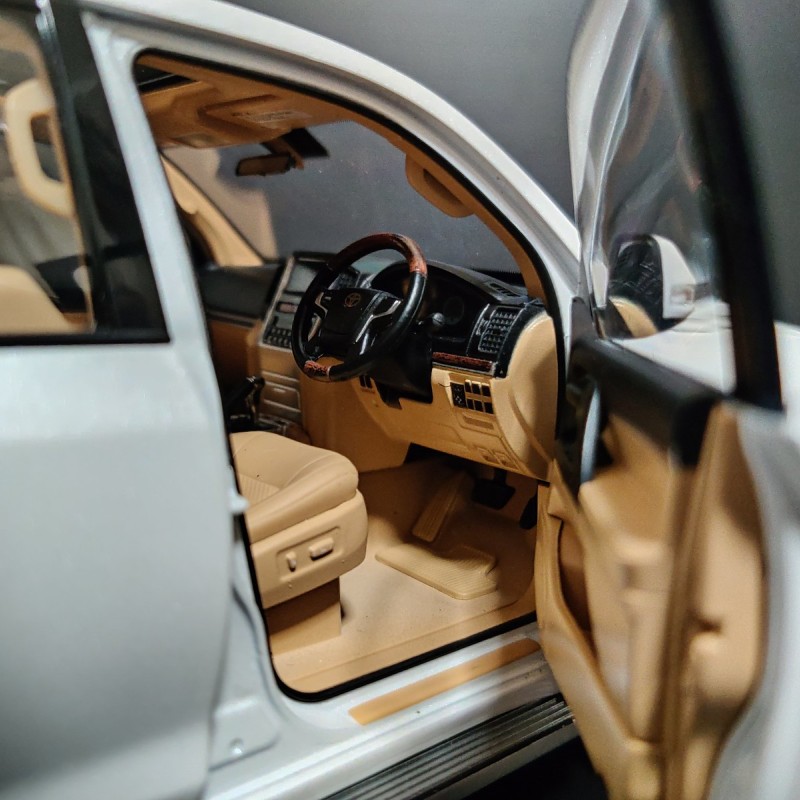 Keng Fai - Toyota Land Cruiser SUV 2020 Right Hand Drive RHD White - Scale 1:18