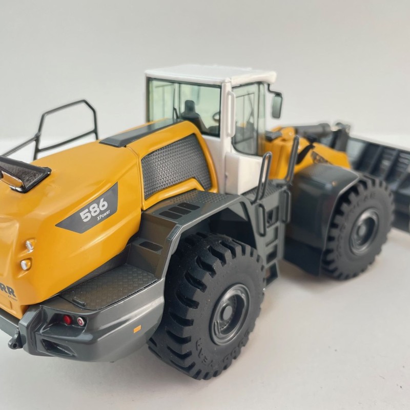 NZG 10061 Liebherr L586-4 Large Wheel Loader 2024 Version - Scale 1:50