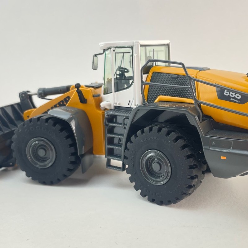 NZG 10061 Liebherr L586-4 Large Wheel Loader 2024 Version - Scale 1:50