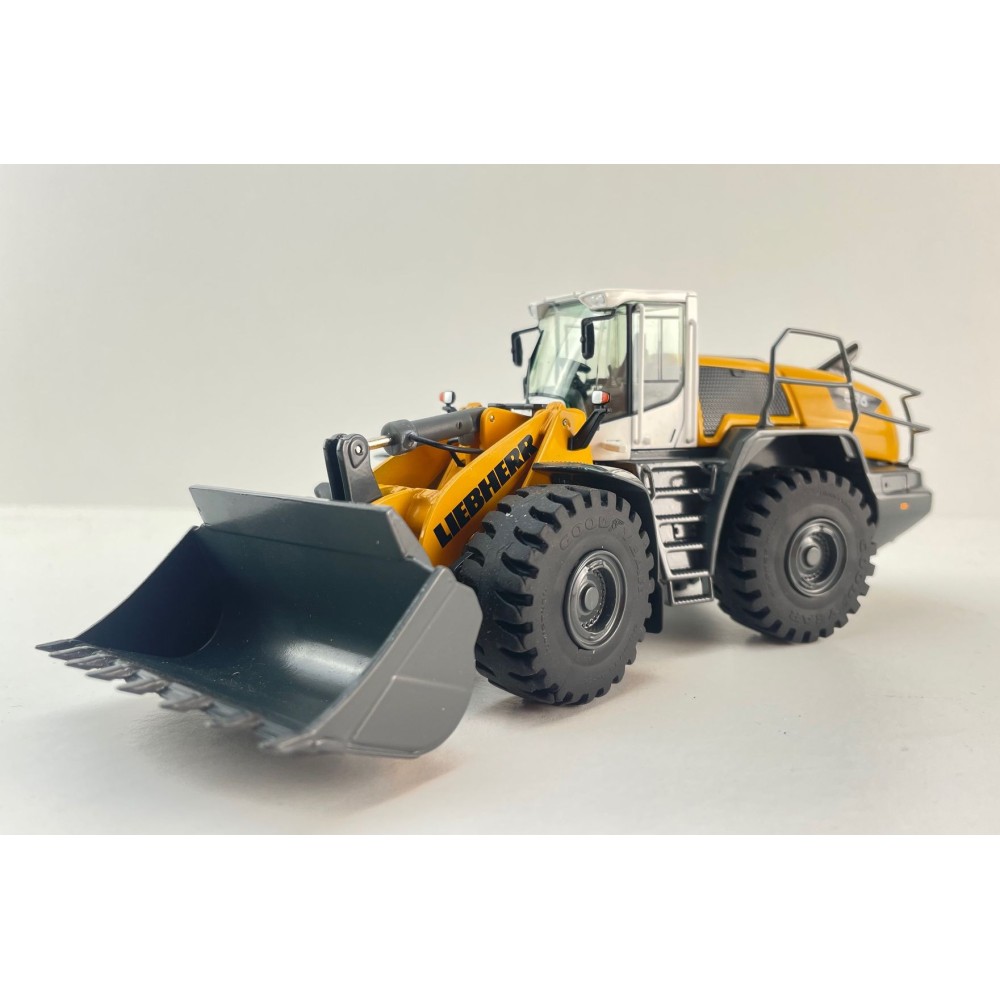 NZG 10061 Liebherr L586-4 Large Wheel Loader 2024 Version - Scale 1:50