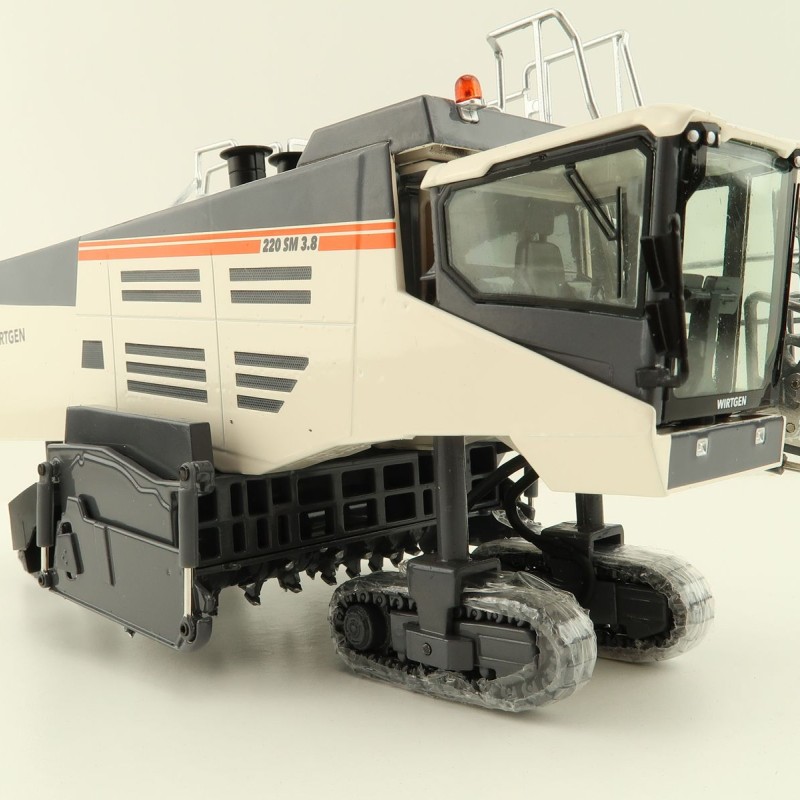 NZG 1036 Wirtgen 220 SM 3.8 Surface Miner - Scale 1:50 