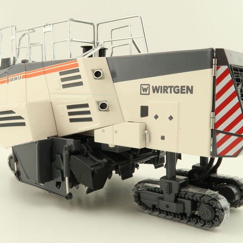 NZG 1036 Wirtgen 220 SM 3.8 Surface Miner - Scale 1:50 