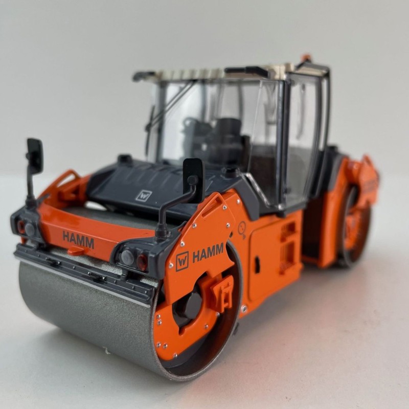 NZG 1086 HAMM HD+ 120i VIO HF Tandem Roller with Vibratory Oscillation Drums - Scale 1:50