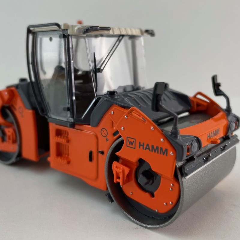 NZG 1086 HAMM HD+ 120i VIO HF Tandem Roller with Vibratory Oscillation Drums - Scale 1:50
