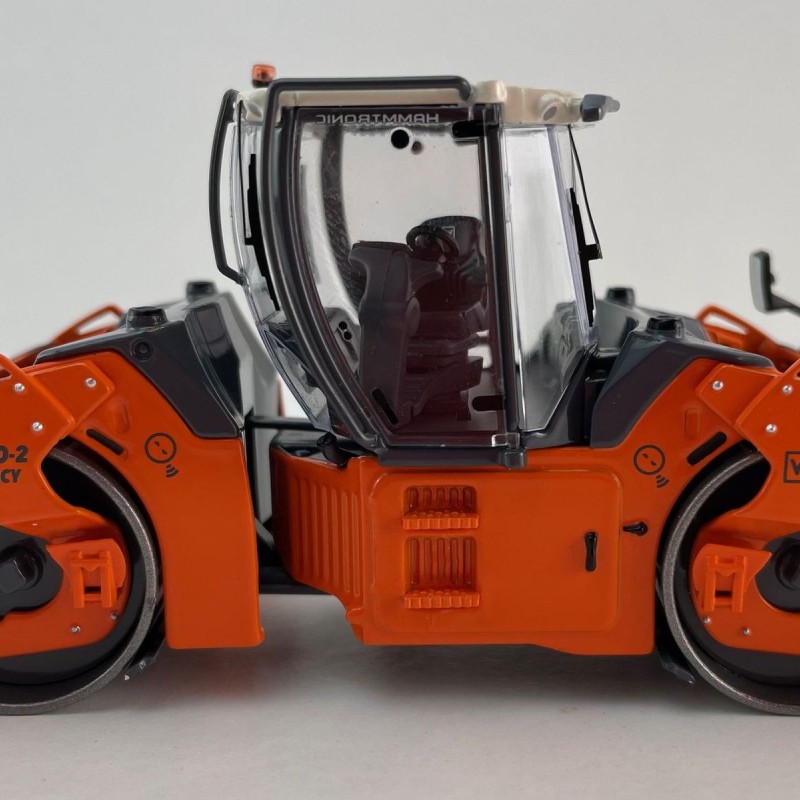 NZG 1086 HAMM HD+ 120i VIO HF Tandem Roller with Vibratory Oscillation Drums - Scale 1:50