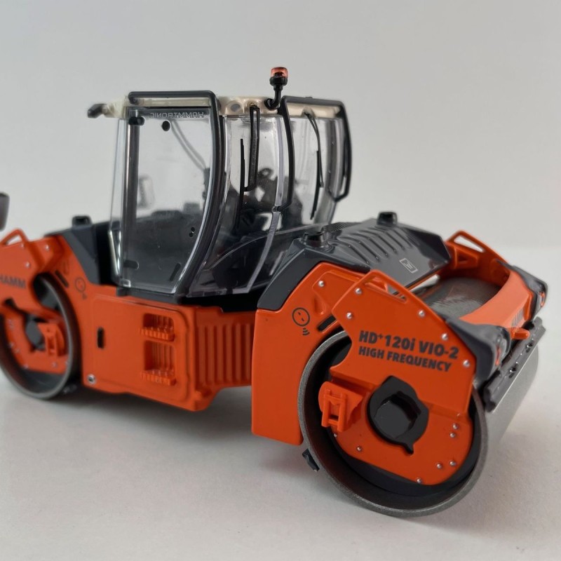 NZG 1086 HAMM HD+ 120i VIO HF Tandem Roller with Vibratory Oscillation Drums - Scale 1:50