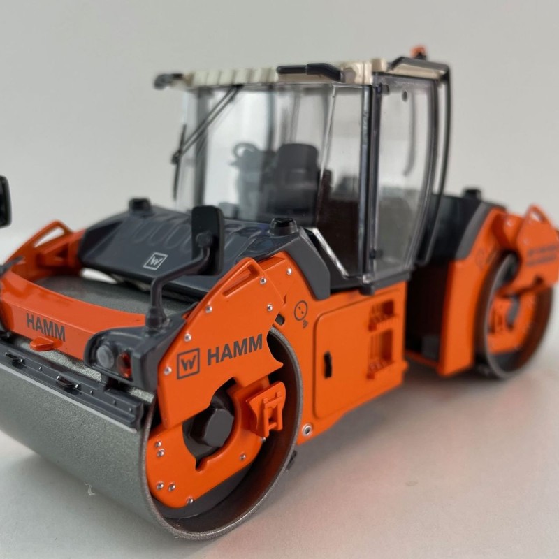 NZG 1086 HAMM HD+ 120i VIO HF Tandem Roller with Vibratory Oscillation Drums - Scale 1:50