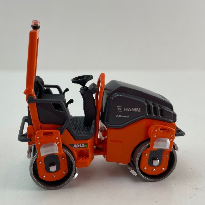 NZG 1087 HAMM HD 12e VV Tandem Roller with 2 Vibratory Drums - Scale 1:50