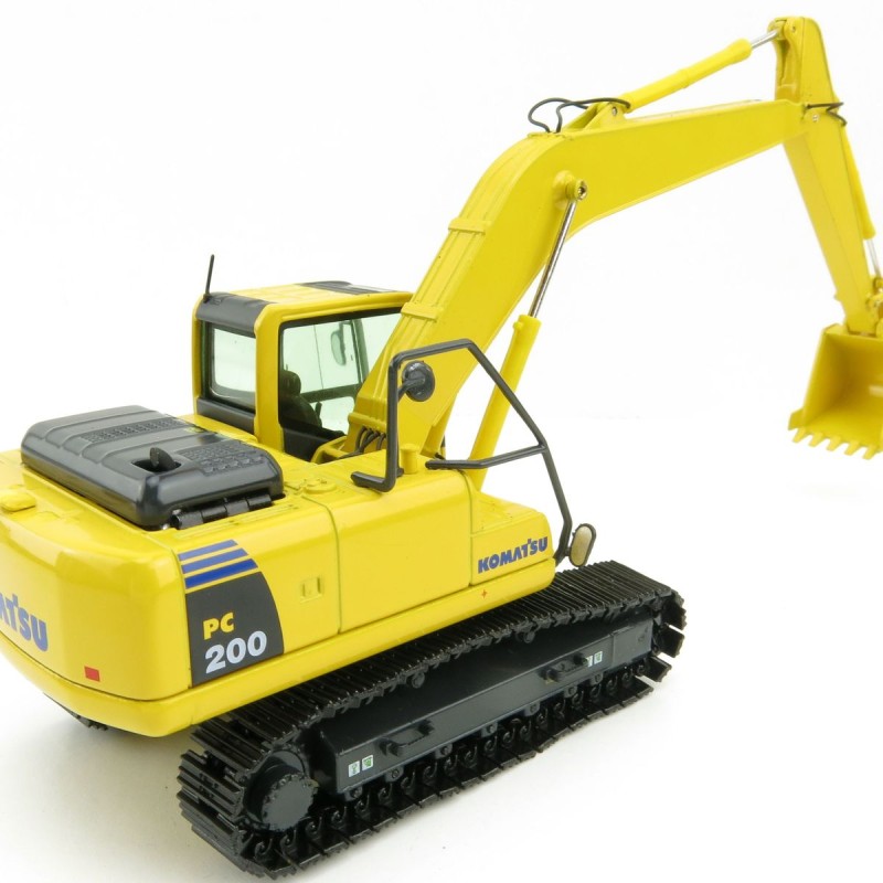 NZG 804 Komatsu PC200-8 Hydraulic Mobile Tracked Excavator - Scale 1:50