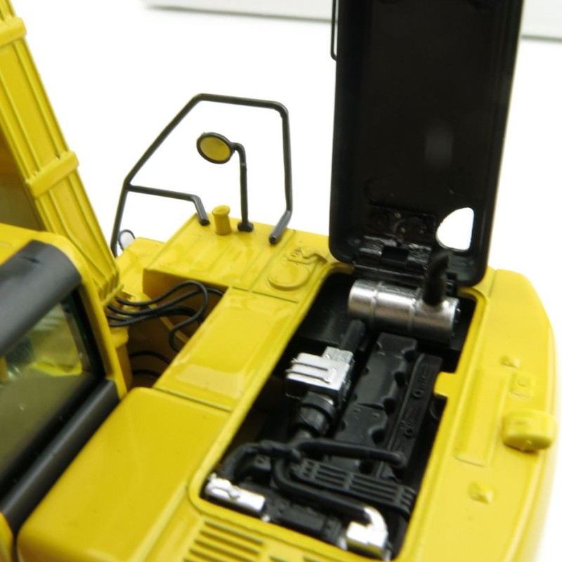 NZG 804 Komatsu PC200-8 Hydraulic Mobile Tracked Excavator - Scale 1:50
