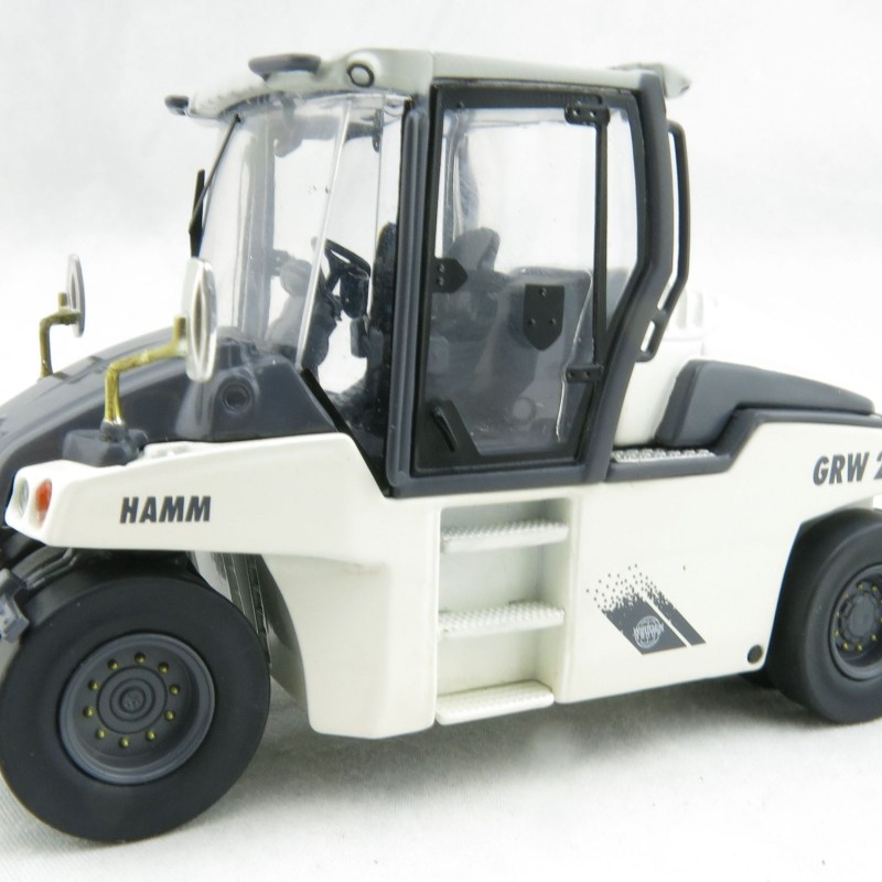 NZG 832/02 HAMM GRW 280 Rubber Wheeled Roller - Scale 1:50