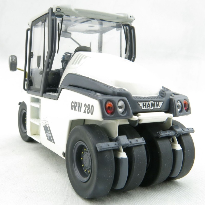 NZG 832/02 HAMM GRW 280 Rubber Wheeled Roller - Scale 1:50