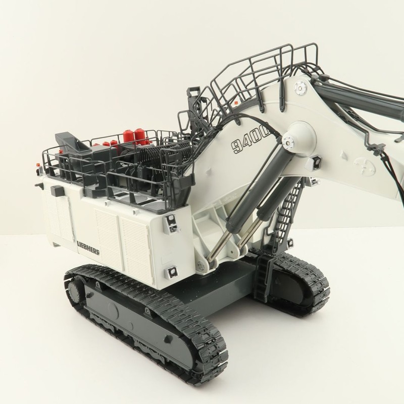 NZG 860/1 -  LIEBHERR R 9400 Mining Excavator with Backhoe 1:50