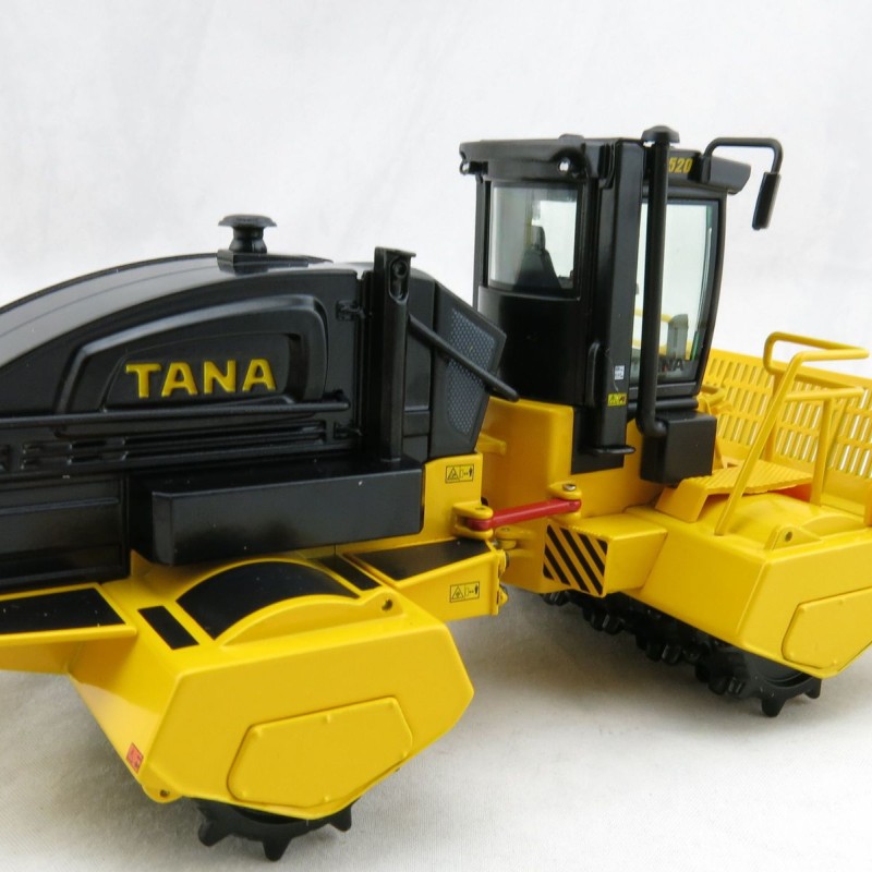 NZG 996 TANA E520 Landfill compactor - Scale 1:50
