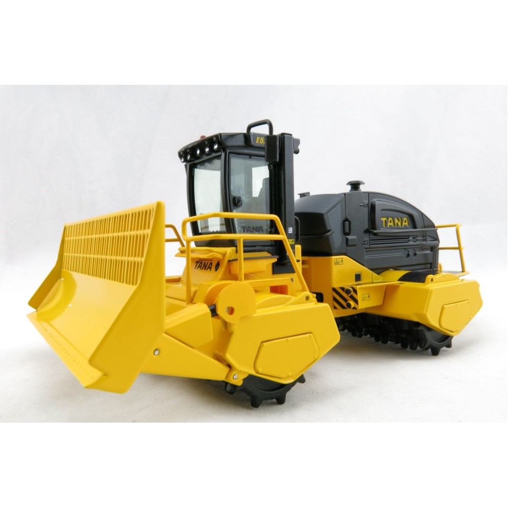 NZG 996 TANA E520 Landfill compactor - Scale 1:50