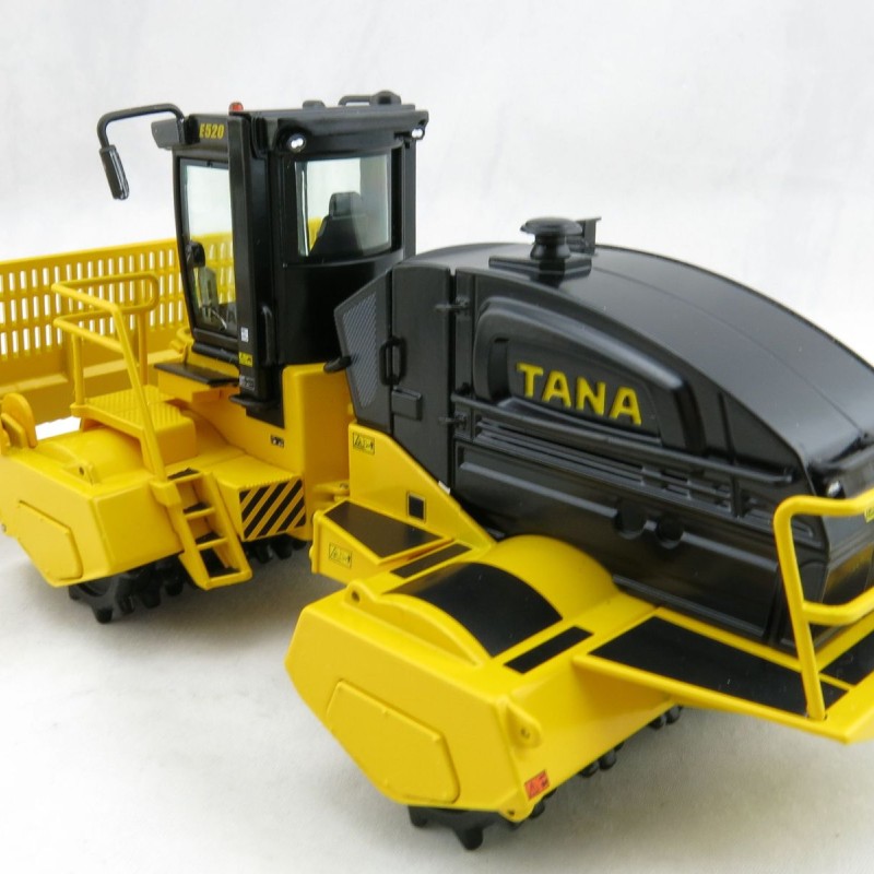 NZG 996 TANA E520 Landfill compactor - Scale 1:50