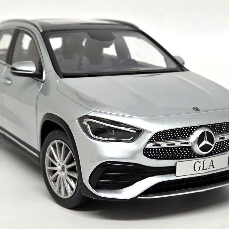 Z-Models - 2020 Mercedes-Benz GLA Class Iridium Silver Metallic - Scale 1:18