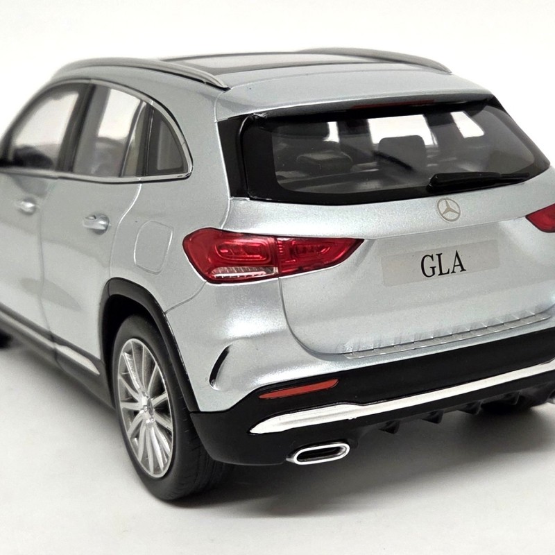 Z-Models - 2020 Mercedes-Benz GLA Class Iridium Silver Metallic - Scale 1:18