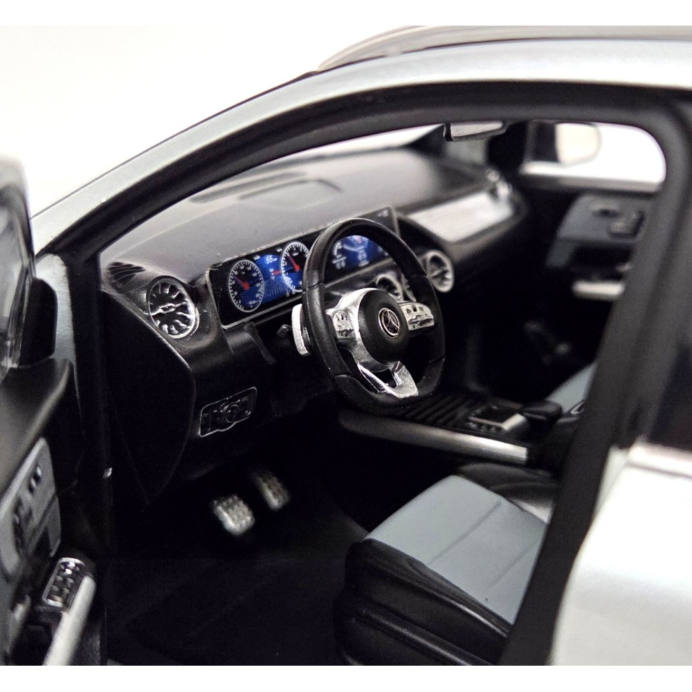 Z-Models - 2020 Mercedes-Benz GLA Class Iridium Silver Metallic - Scale 1:18