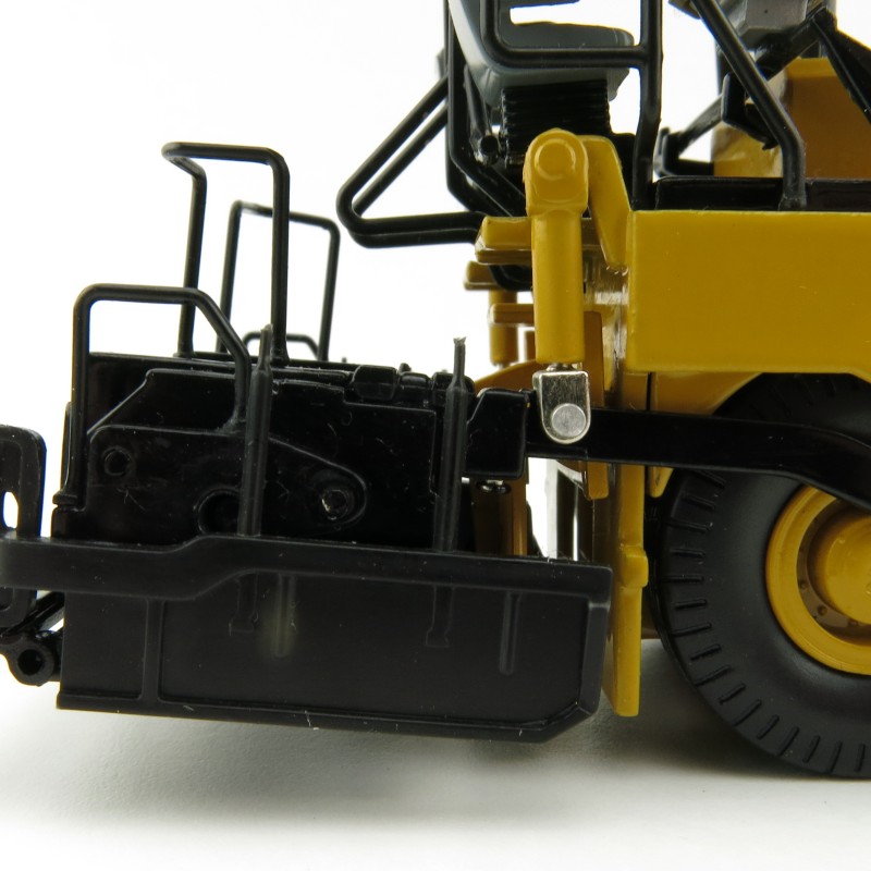 Norscot 55260 Caterpillar Cat AP600D Asphalt Paver with Canopy Scale 1:50